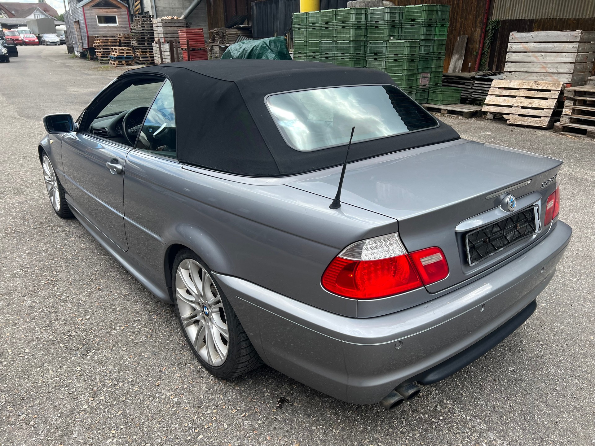 BMW 330Ci Cabriolet-image-3