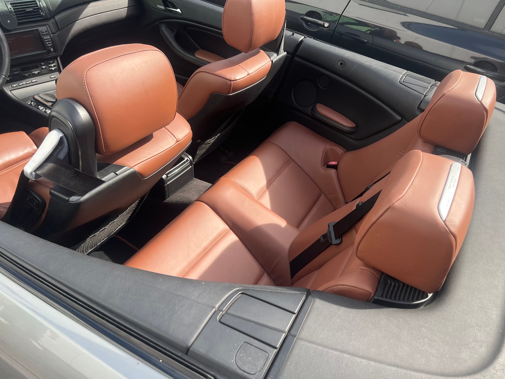BMW 330Ci Cabriolet-image-10
