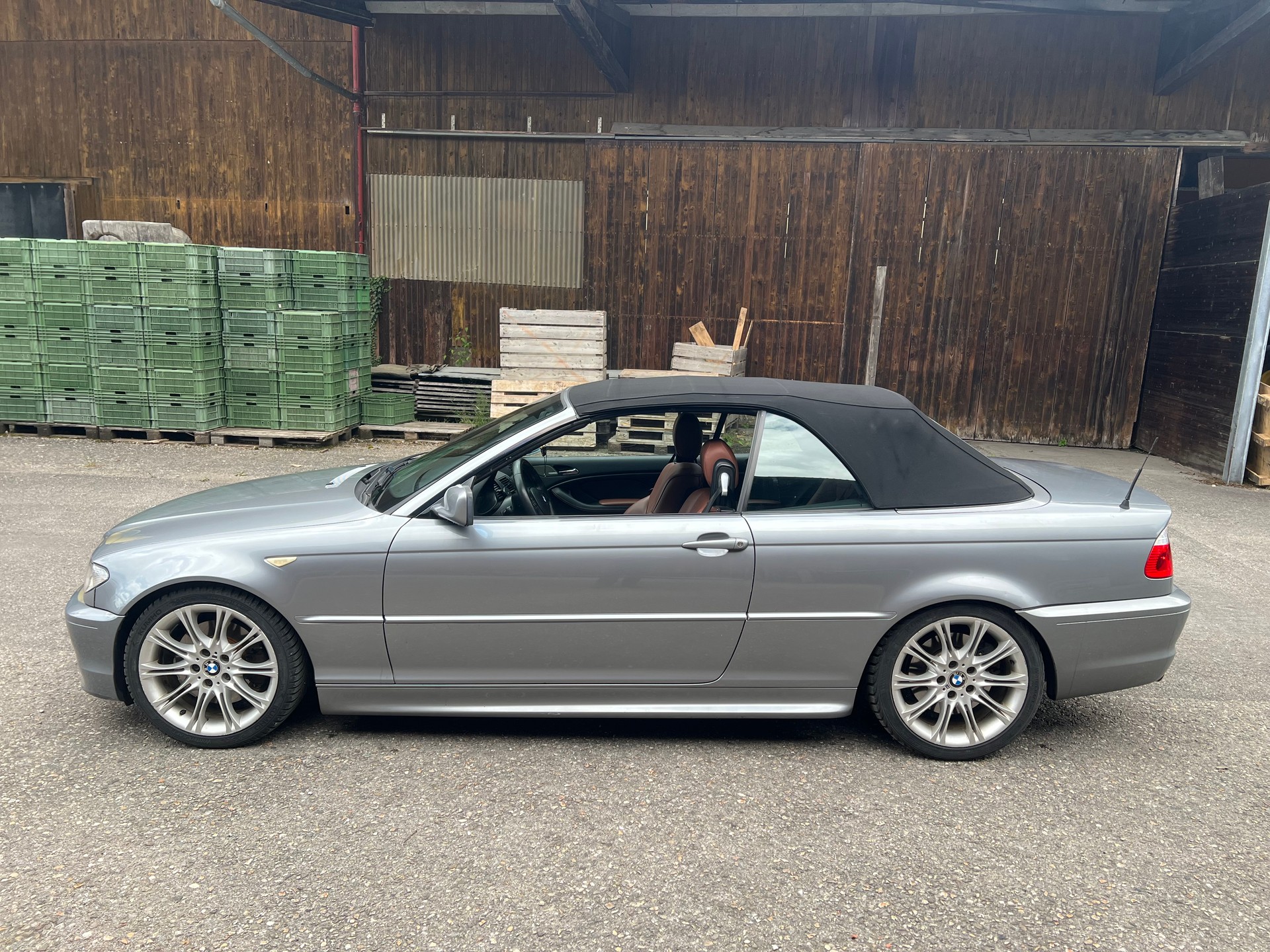 BMW 330Ci Cabriolet-image-2