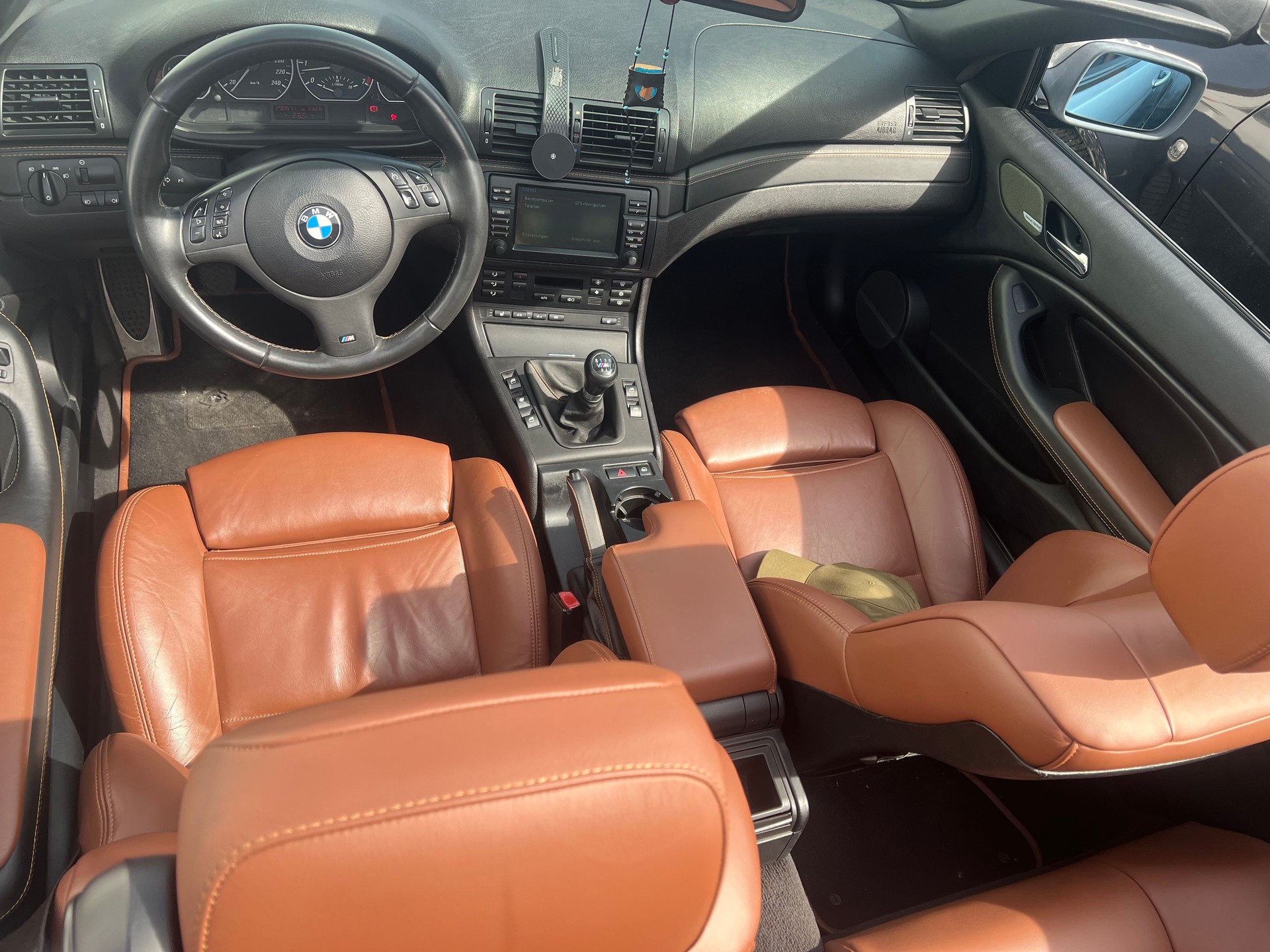 BMW 330Ci Cabriolet-image-8