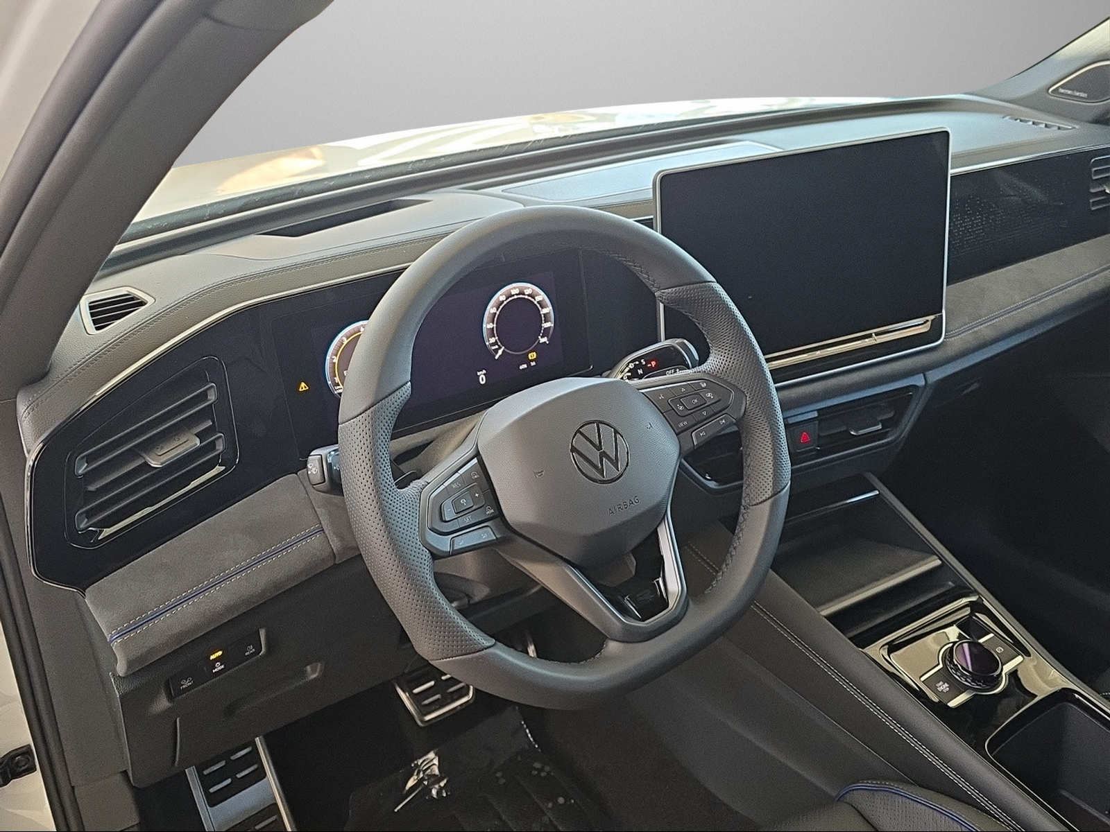 VW VW Tiguan R-Line-image-7