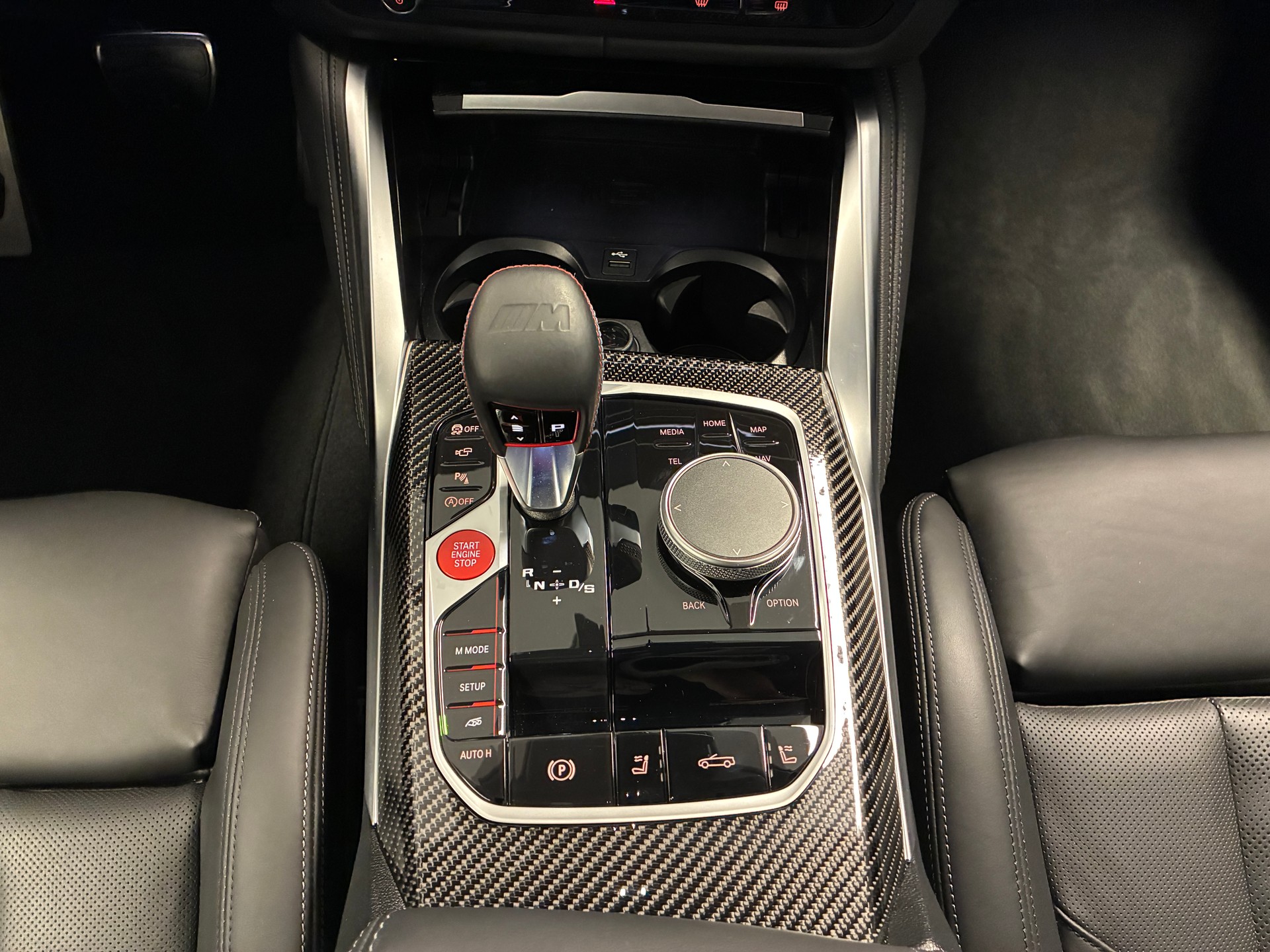 BMW M4 Competition xDrive Cabrio-image-14