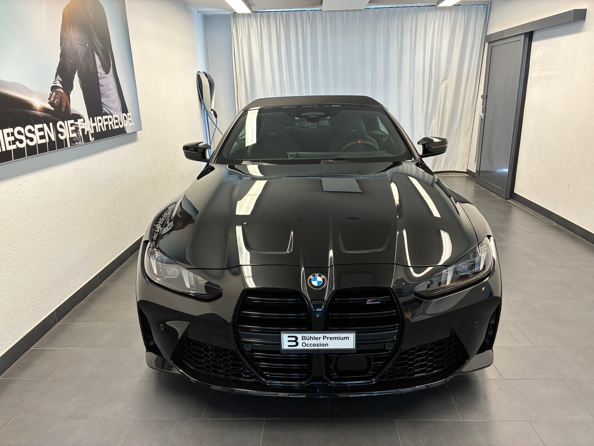 BMW M4 Competition xDrive Cabrio-showroom-element-2