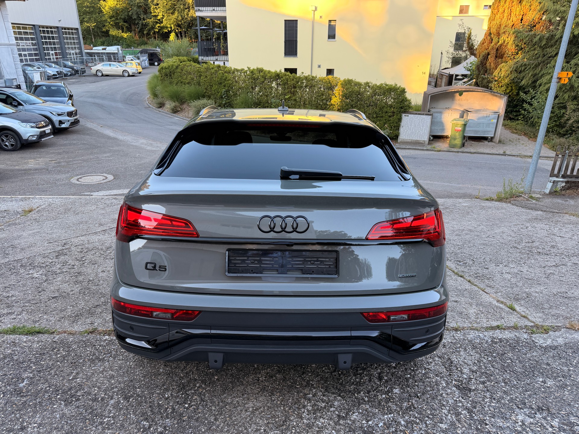 AUDI Q5 Sportback 40 TDI Blackedition quattro S-tronic-image-4