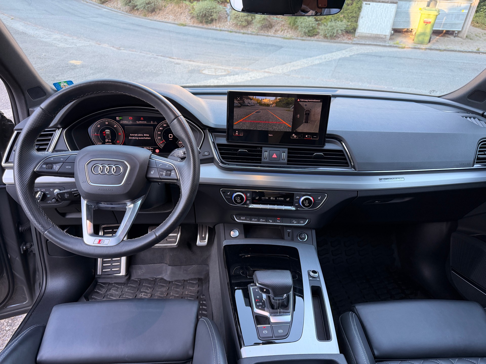 AUDI Q5 Sportback 40 TDI Blackedition quattro S-tronic-image-8