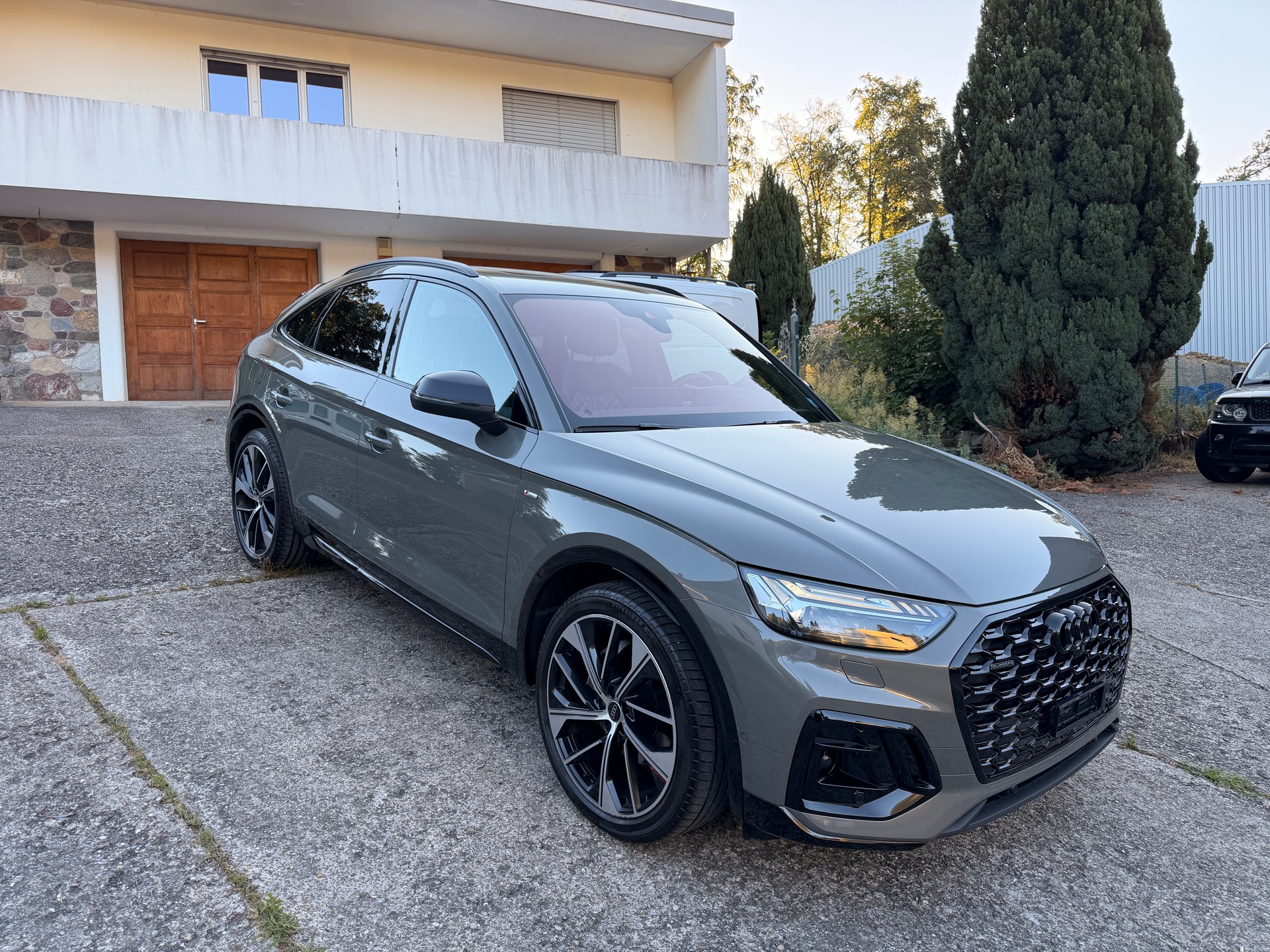 AUDI Q5 Sportback 40 TDI Blackedition quattro S-tronic-image-2