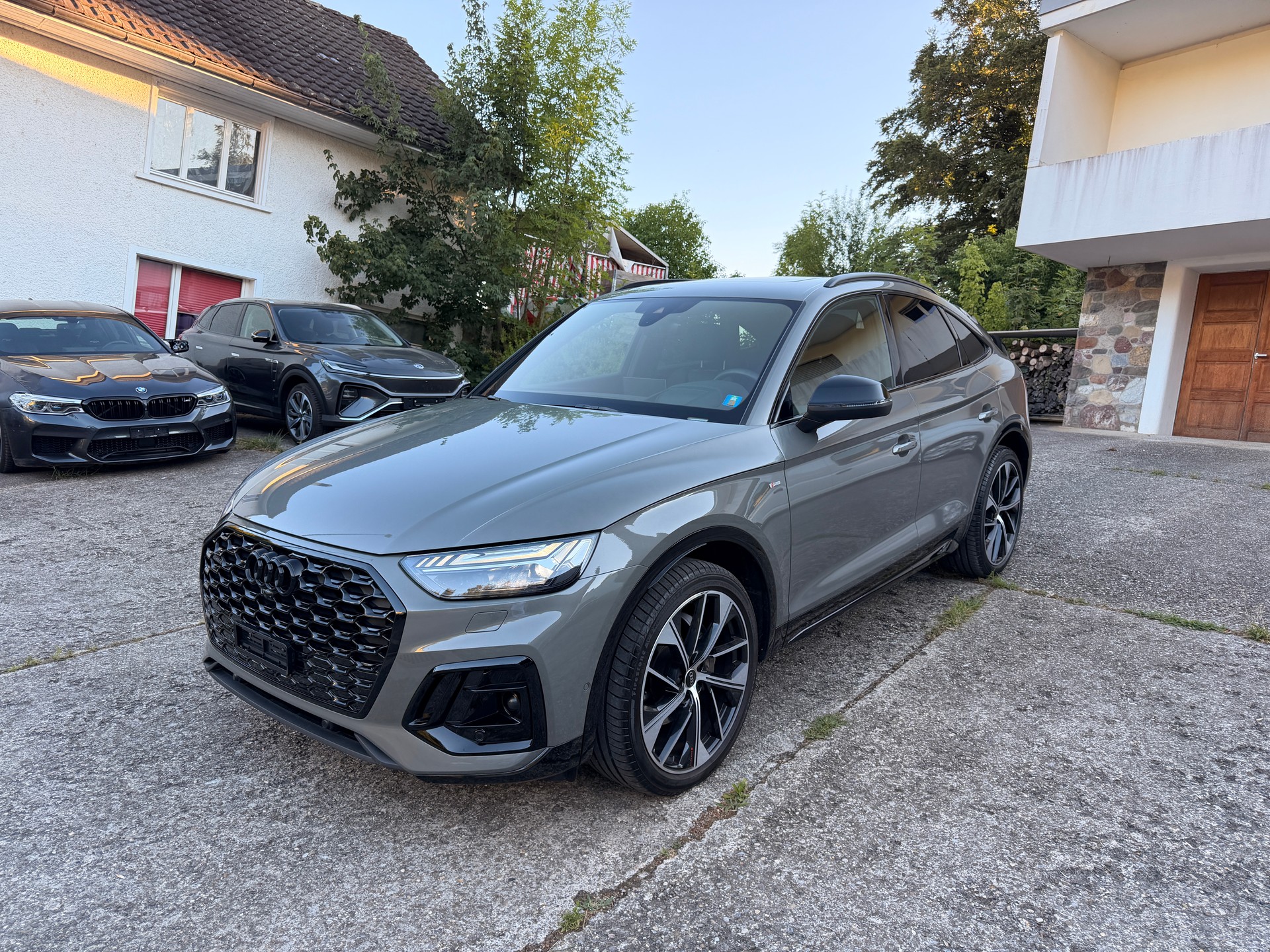 AUDI Q5 Sportback 40 TDI Blackedition quattro S-tronic-image-1