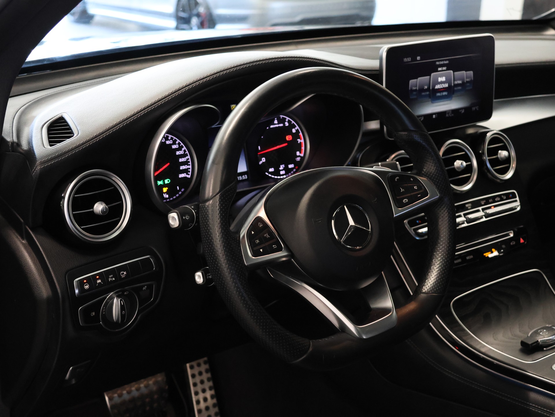 MERCEDES-BENZ GLC 43 AMG 4Matic 9G-Tronic *Panorama*Ambientebeleuchtung*Burmester*-image-17