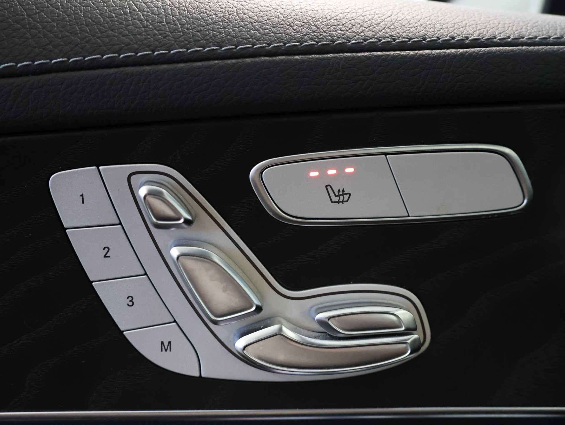 MERCEDES-BENZ GLC 43 AMG 4Matic 9G-Tronic *Panorama*Ambientebeleuchtung*Burmester*-image-34