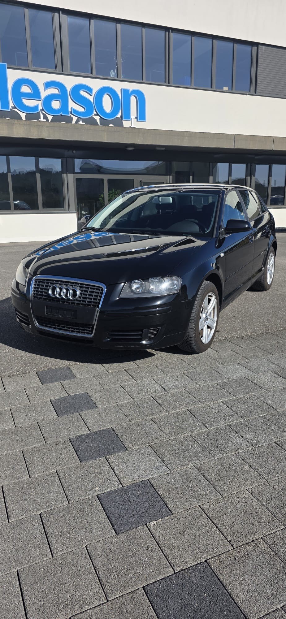 AUDI A3 Sportback 1.8 Turbo FSI Attraction-image-0