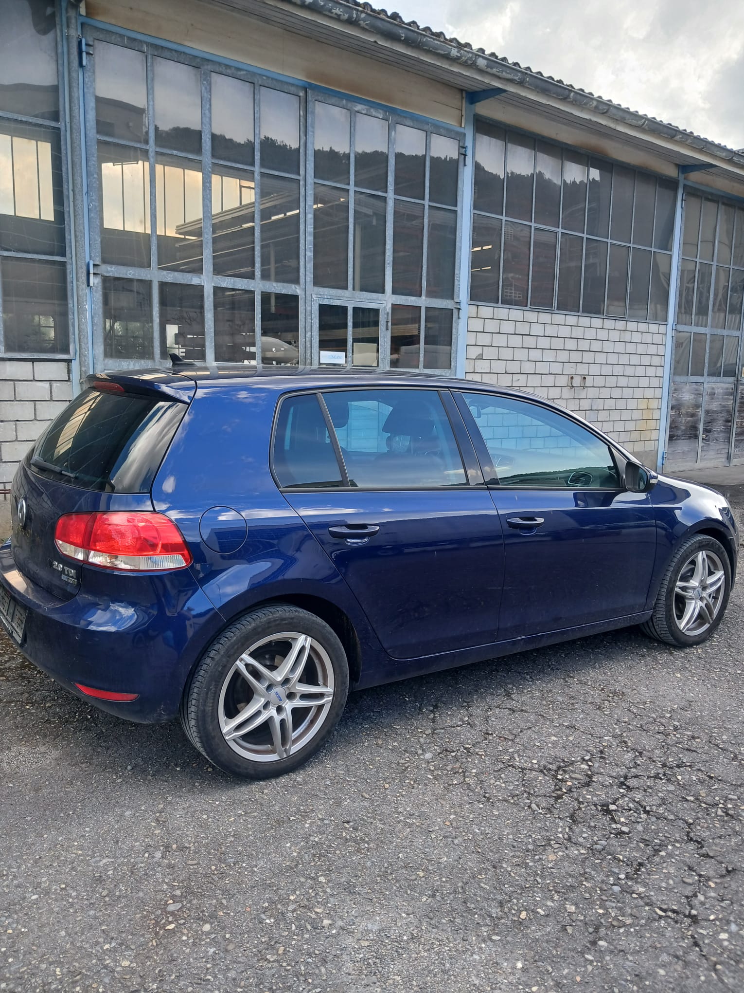 VW Golf 2.0 TDI BlueMotion Technology Highline DSG-image-4