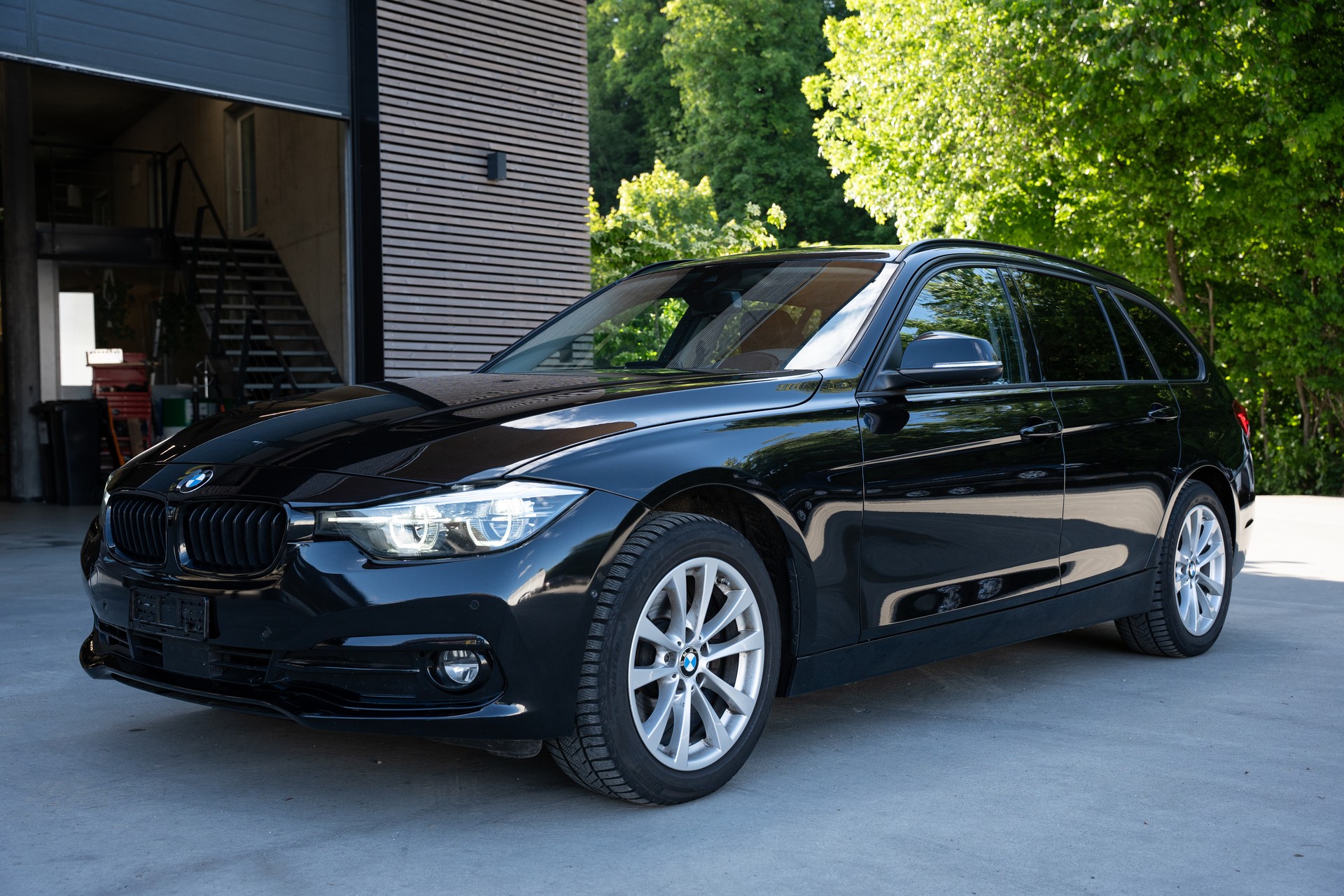 BMW 320-image-0