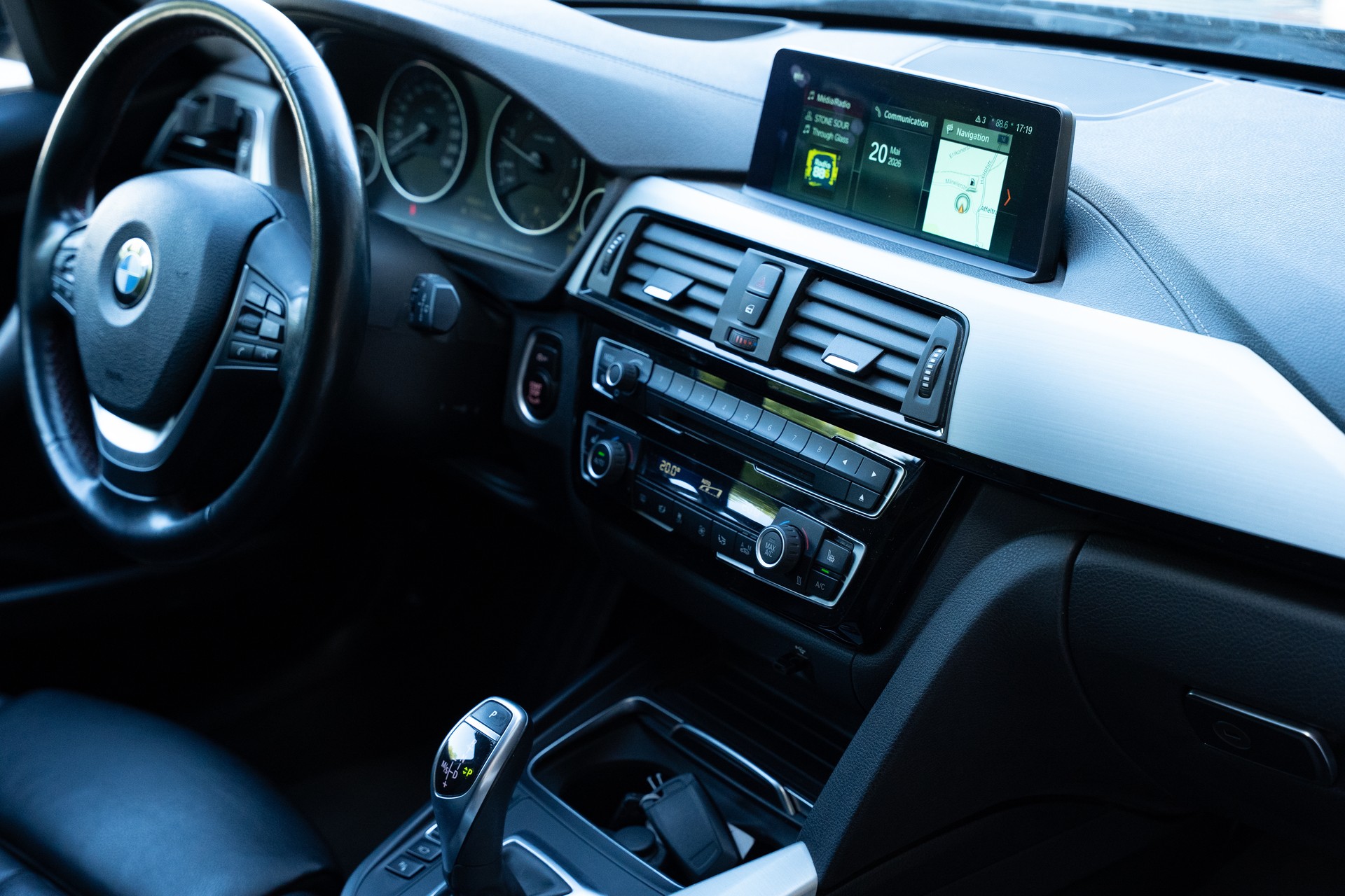BMW 320-image-5