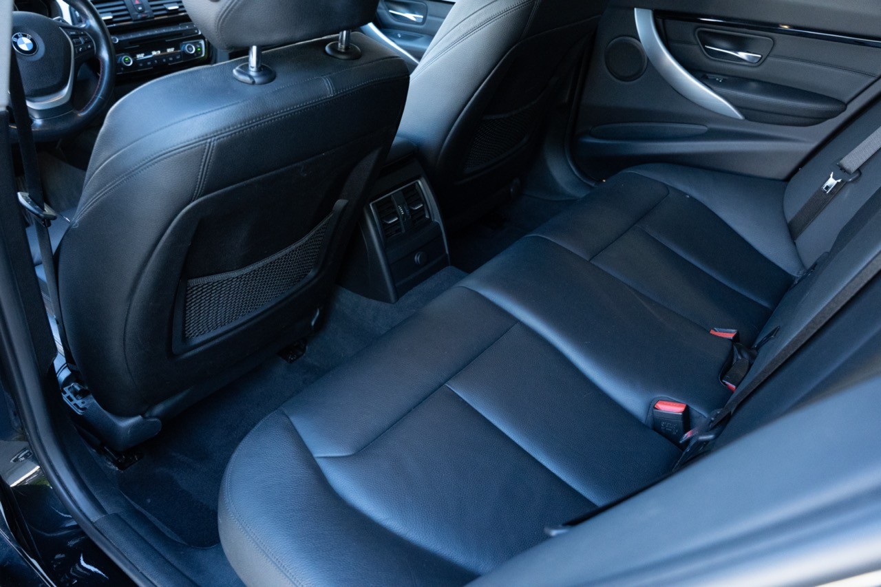 BMW 320-image-6