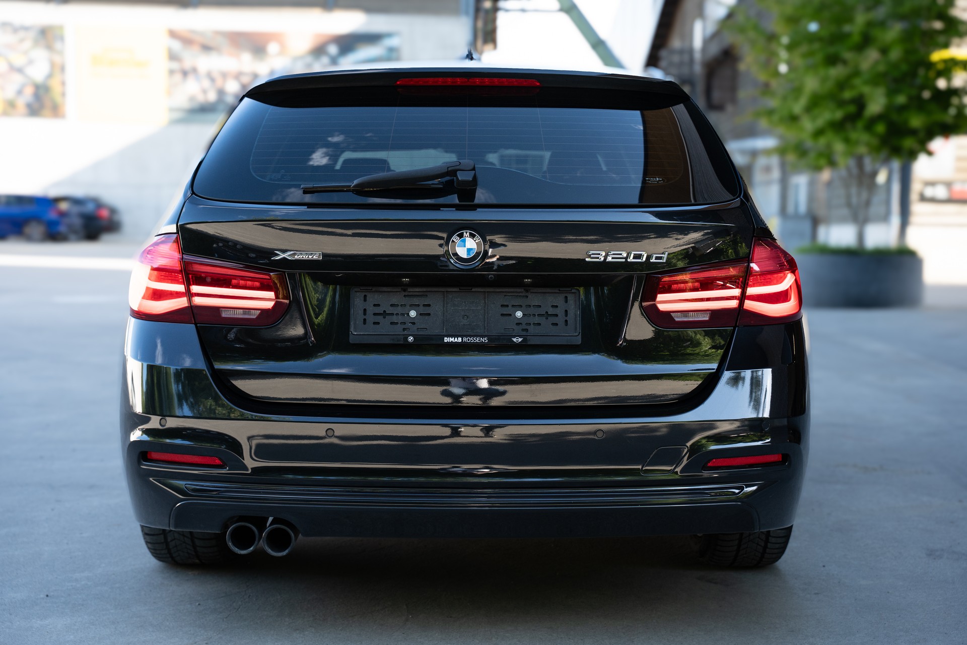 BMW 320-image-2