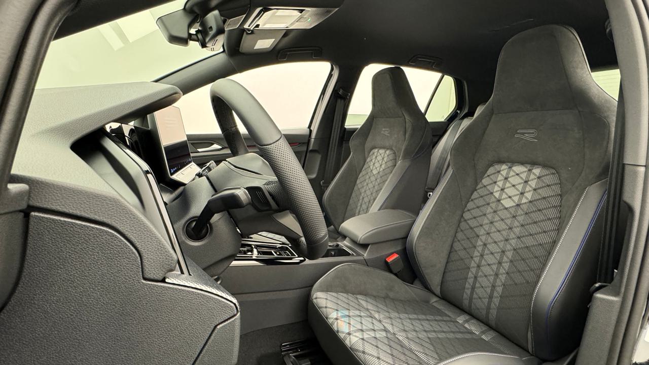 VW Golf 2.0 TSI R-Line DSG 4 Motion-image-4