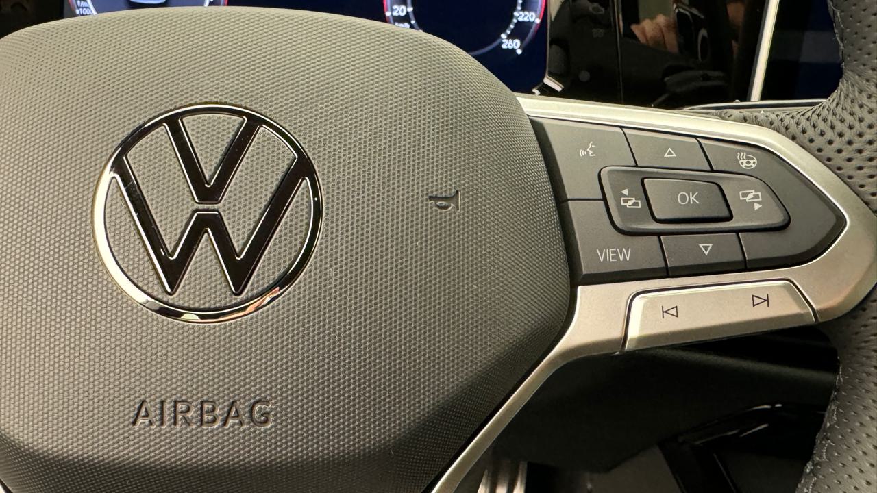 VW Golf 2.0 TSI R-Line DSG 4 Motion-image-9