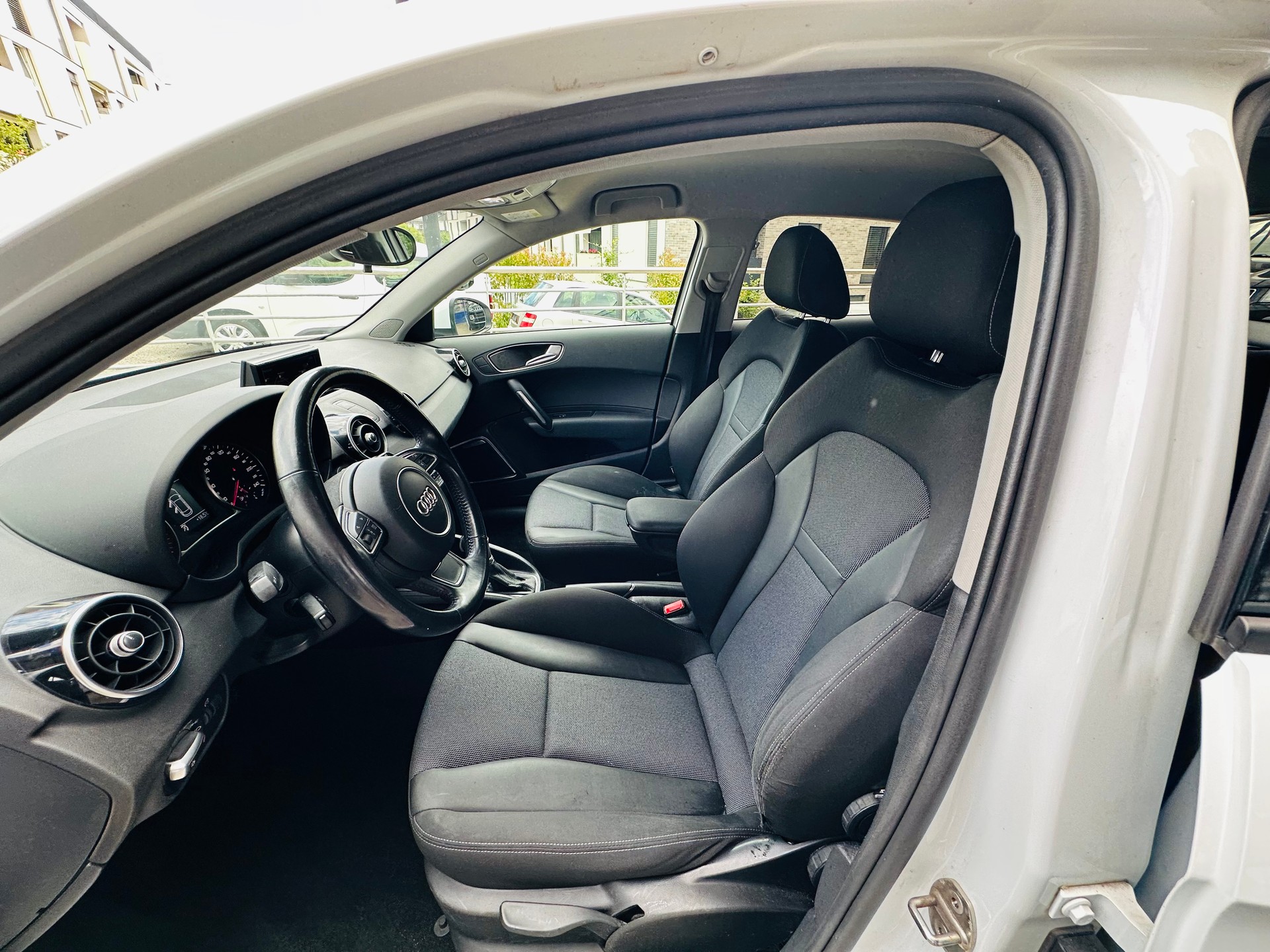 AUDI A1 Sportback 1.4 TFSI Sport S-tronic-image-8