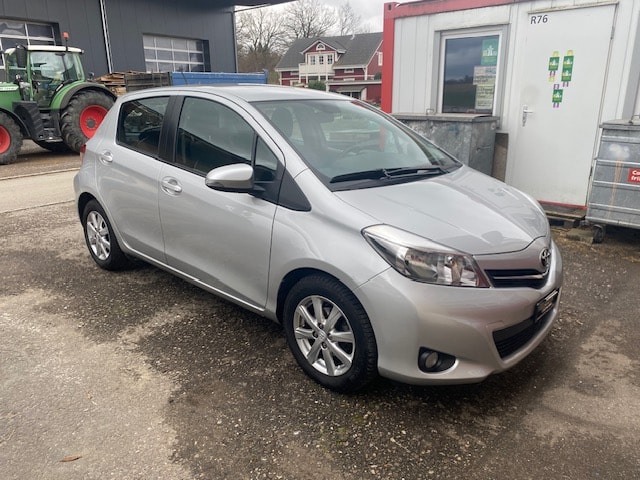 TOYOTA Yaris 1.33 Sol Multidrive-image-2