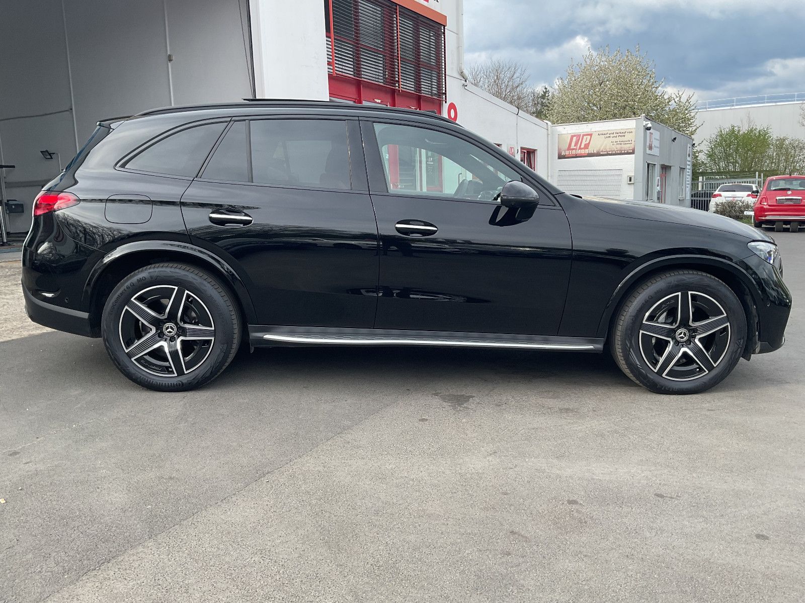 MERCEDES-BENZ e 4Matic AMG Hybrid-showroom-element-3