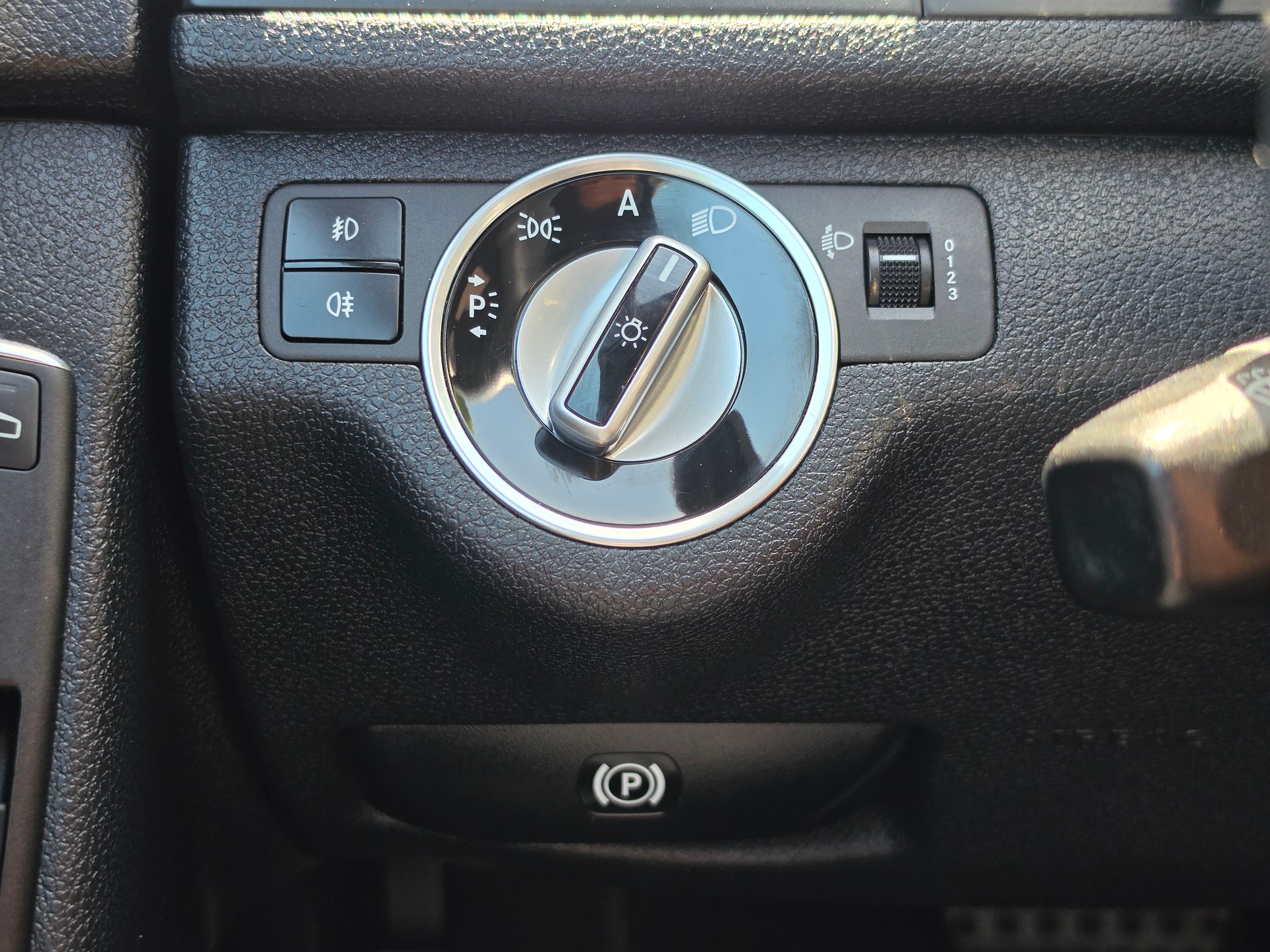 MERCEDES-BENZ C 180CGI BlueEfficiency-image-28