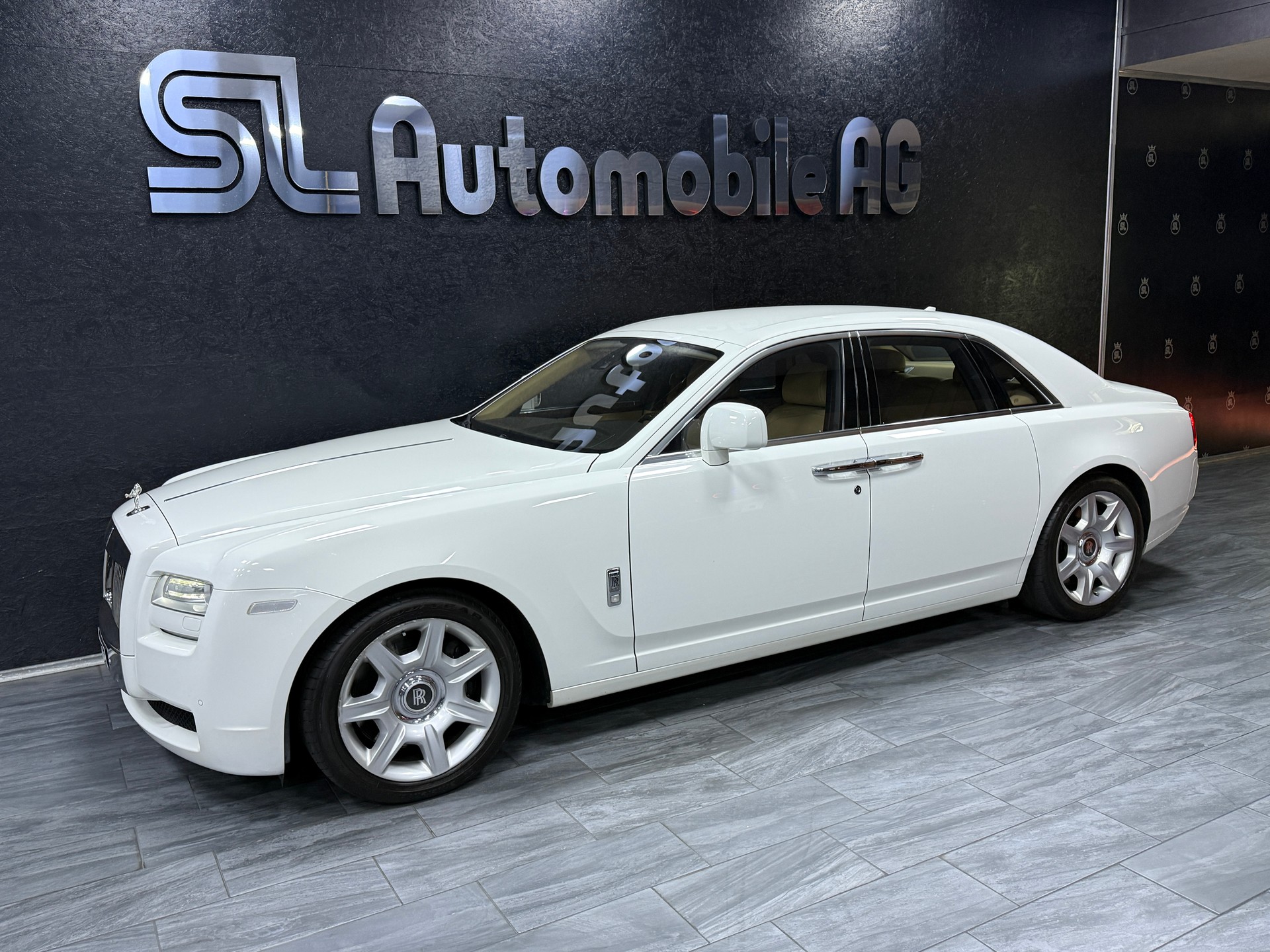 ROLLS-ROYCE Ghost 6.6 V12-showroom-element-2