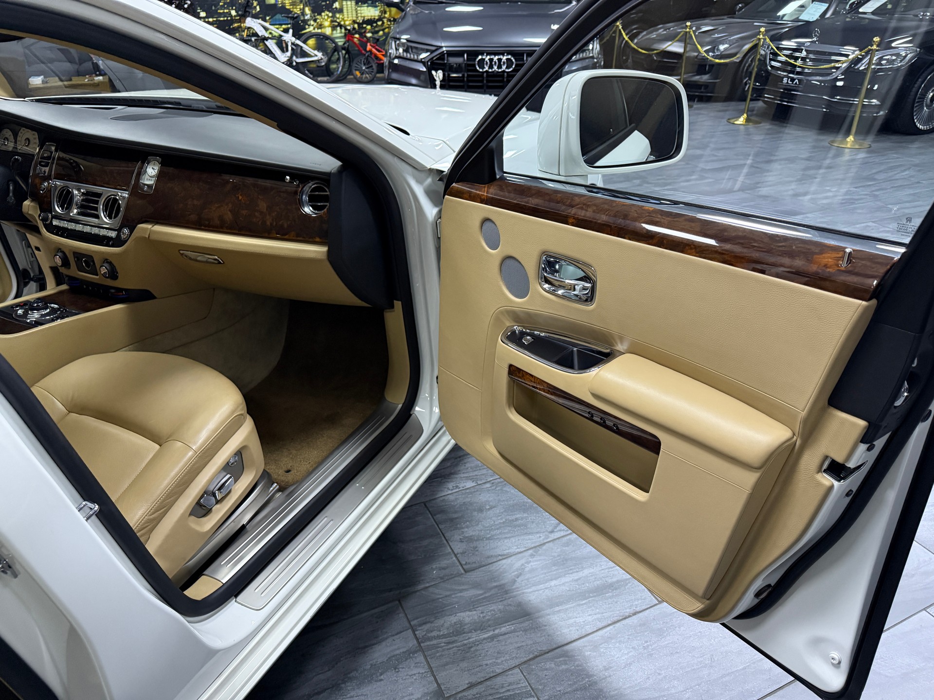 ROLLS-ROYCE Ghost 6.6 V12-image-9