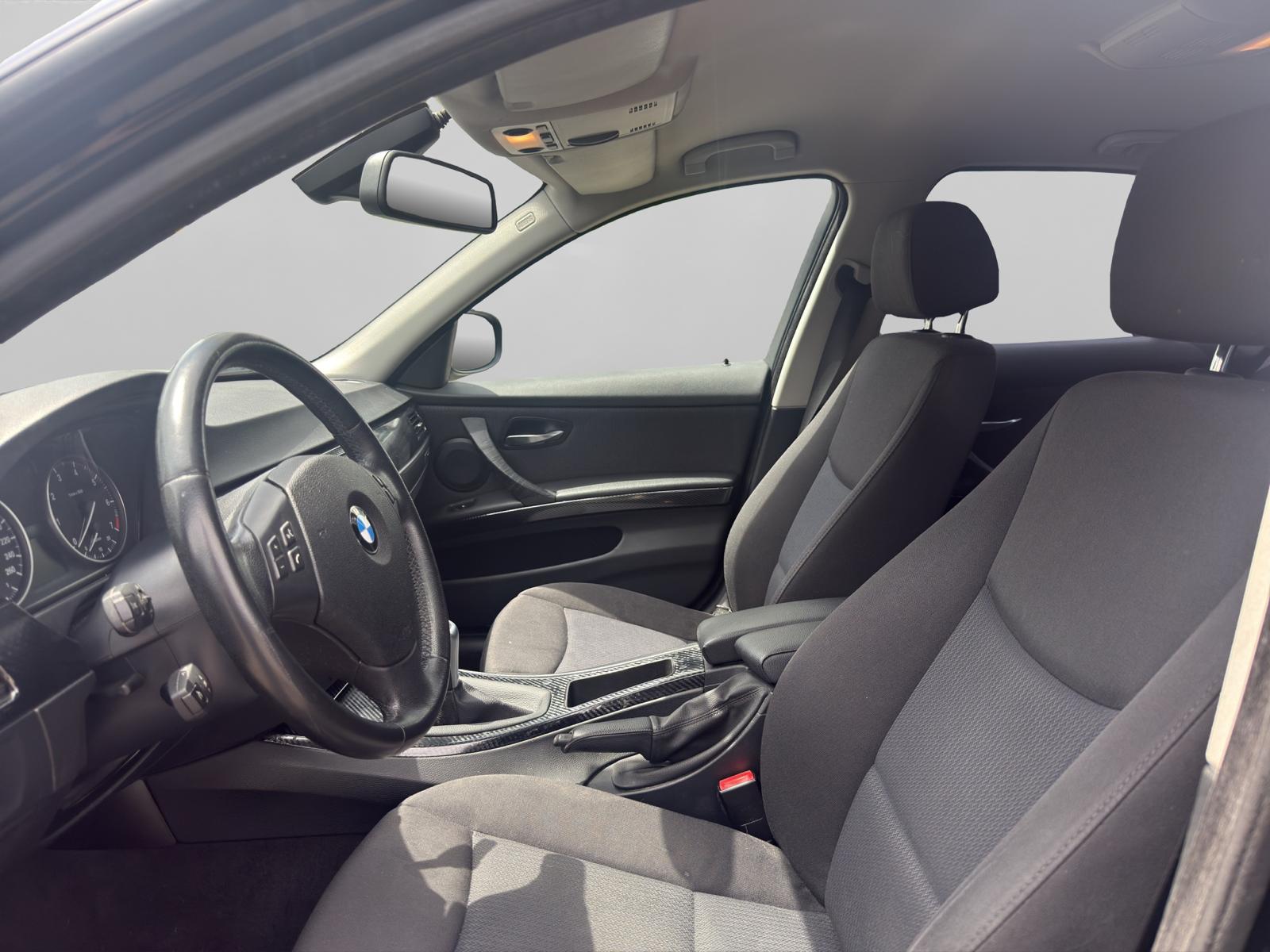 BMW 318i Access-image-8