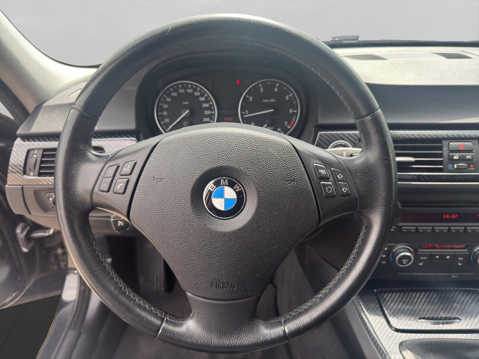 BMW 318i Access-image-9