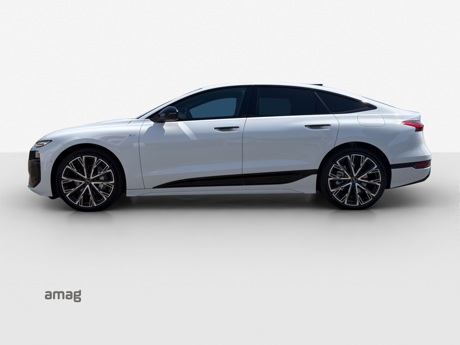 AUDI A6 Sportback e-tron quattro-image-1