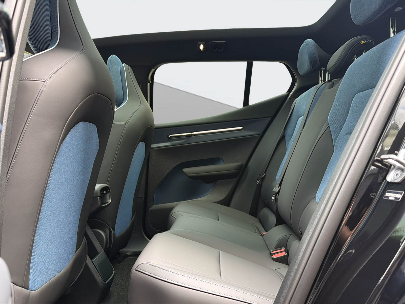 VOLVO EX 30 CC E60 Twin Performance AWD-image-11