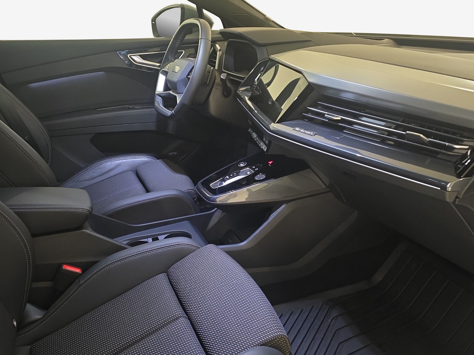 AUDI Q4 e-tron 45 Attraction quattro-image-14