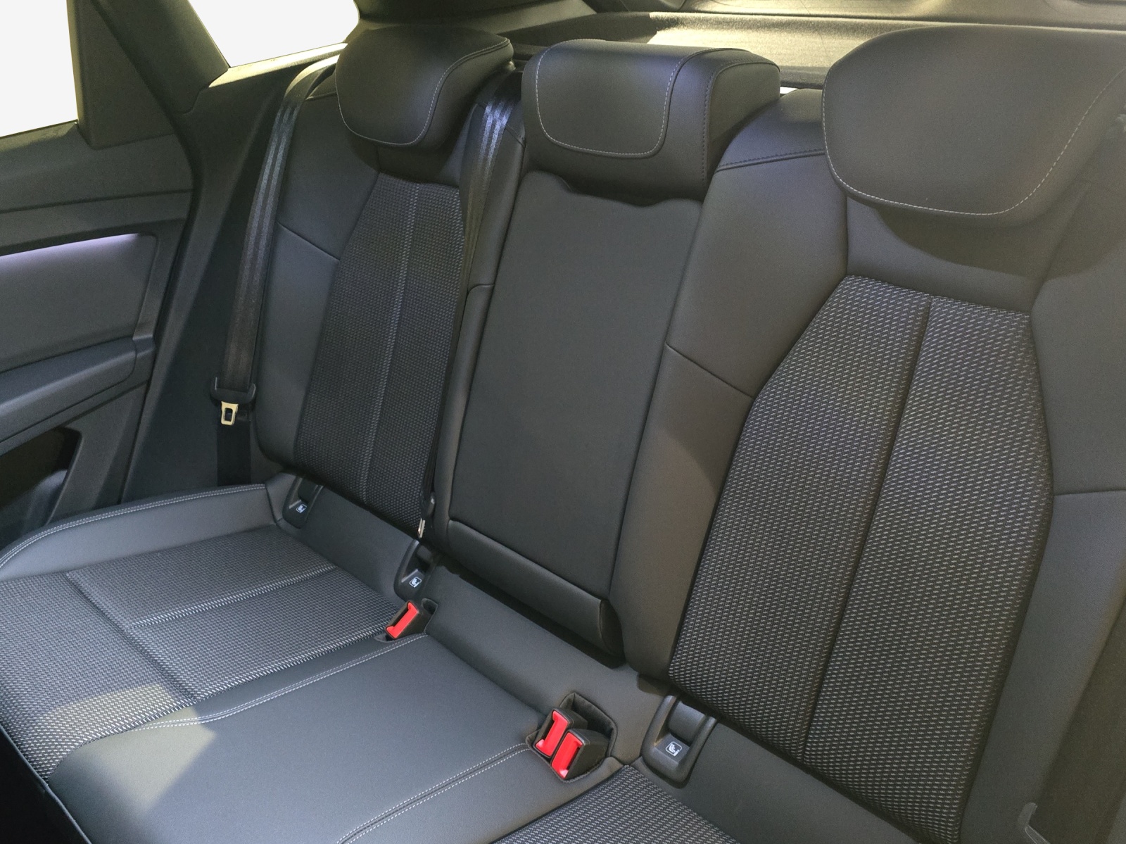 AUDI Q4 e-tron 45 Attraction quattro-image-11