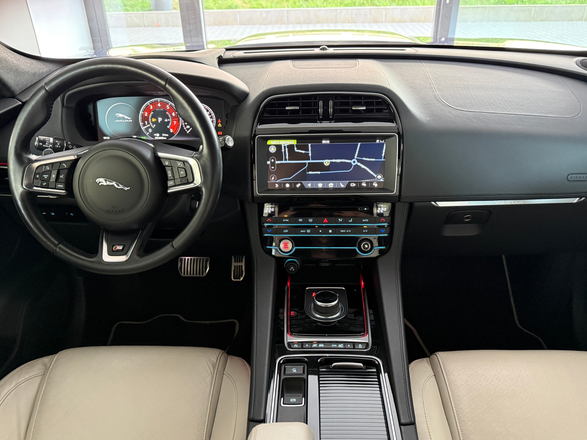 JAGUAR F-Pace 3.0 V6 S AWD Automatik ***1. Hand CH-Fz.***Panoramadach***Sonderlackierung***NP. Fr. 109'900.-***-image-14