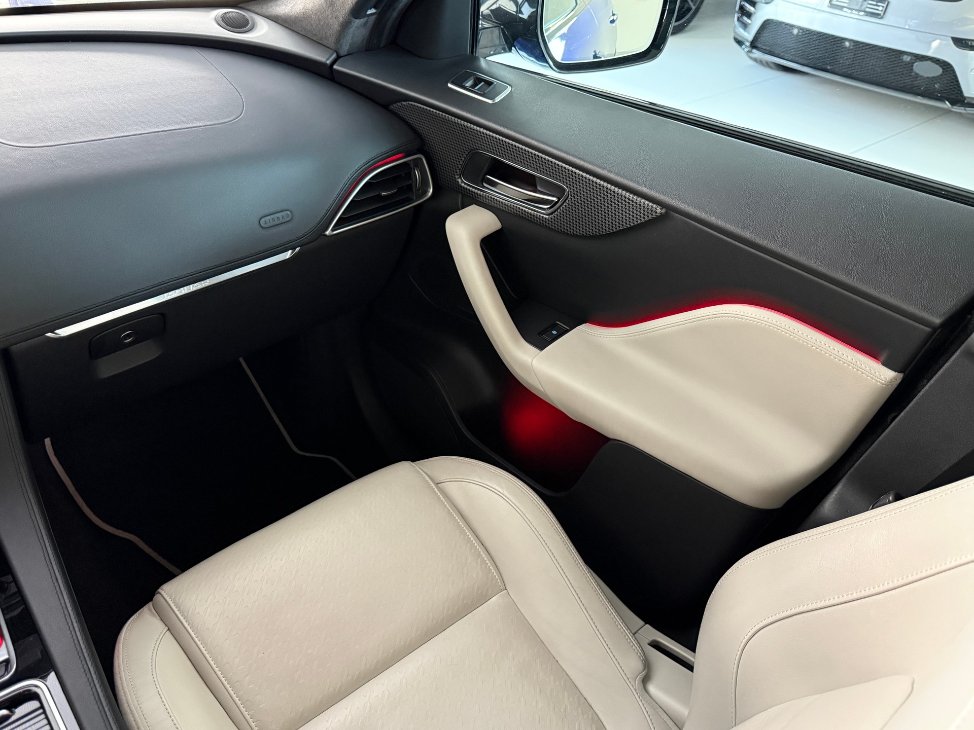 JAGUAR F-Pace 3.0 V6 S AWD Automatik ***1. Hand CH-Fz.***Panoramadach***Sonderlackierung***NP. Fr. 109'900.-***-image-15