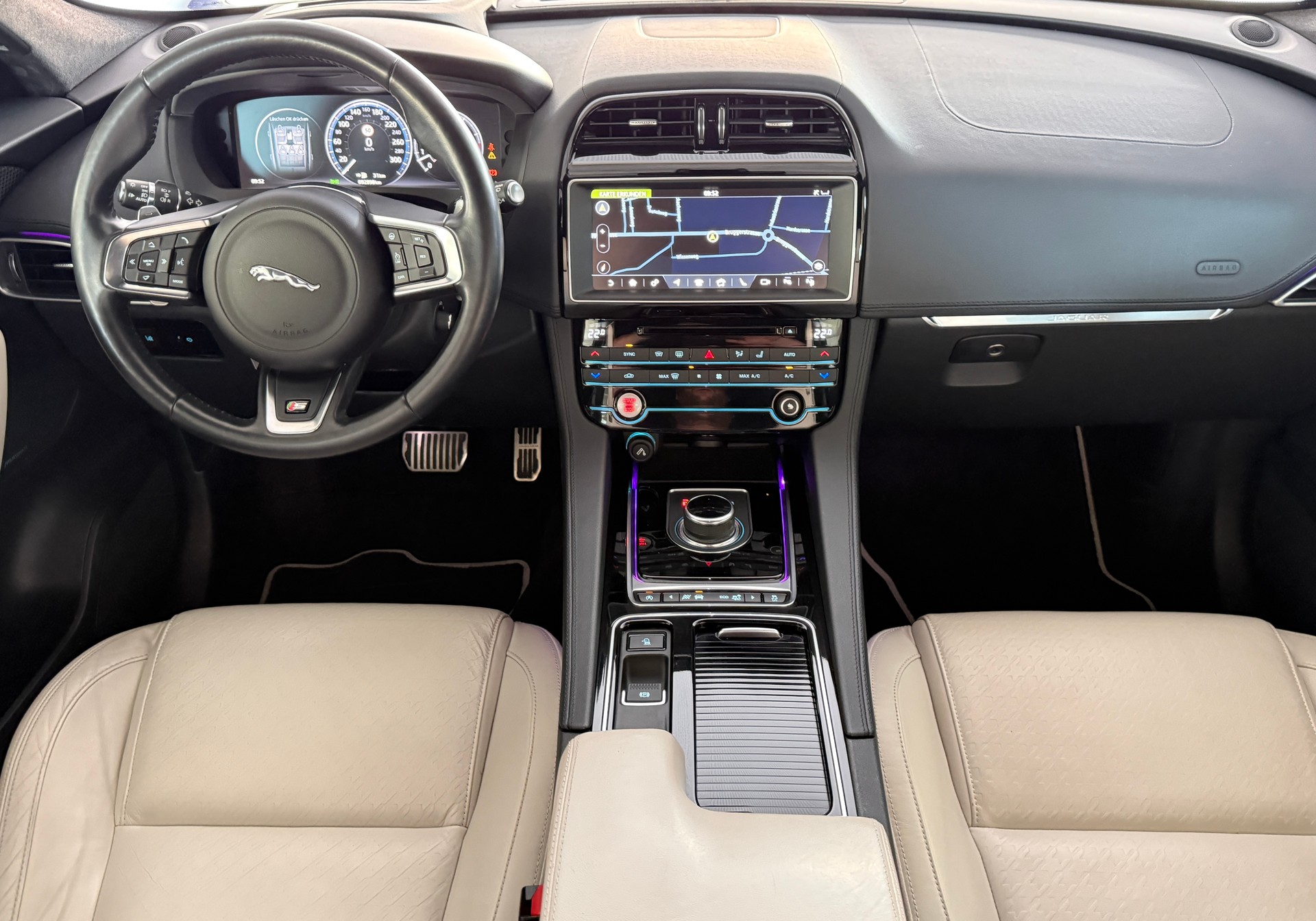 JAGUAR F-Pace 3.0 V6 S AWD Automatik ***1. Hand CH-Fz.***Panoramadach***Sonderlackierung***NP. Fr. 109'900.-***-image-17