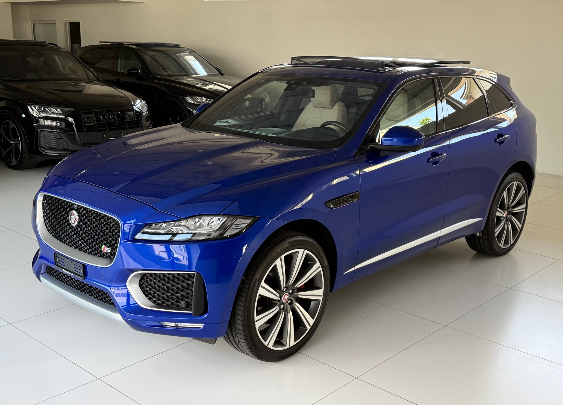 JAGUAR F-Pace 3.0 V6 S AWD Automatik ***1. Hand CH-Fz.***Panoramadach***Sonderlackierung***NP. Fr. 109'900.-***-image-4