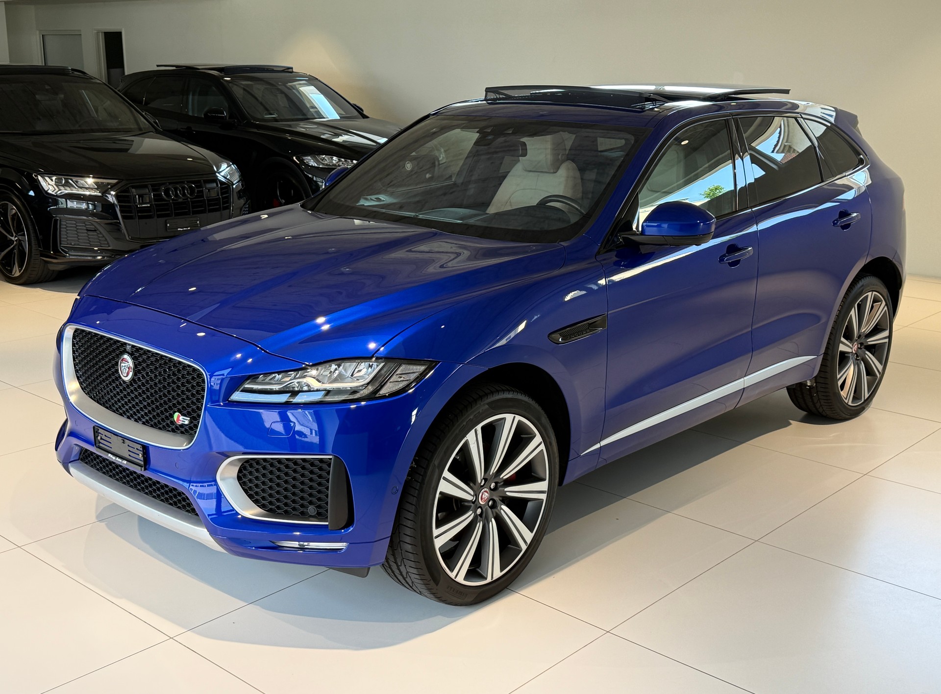 JAGUAR F-Pace 3.0 V6 S AWD Automatik ***1. Hand CH-Fz.***Panoramadach***Sonderlackierung***NP. Fr. 109'900.-***-image-2