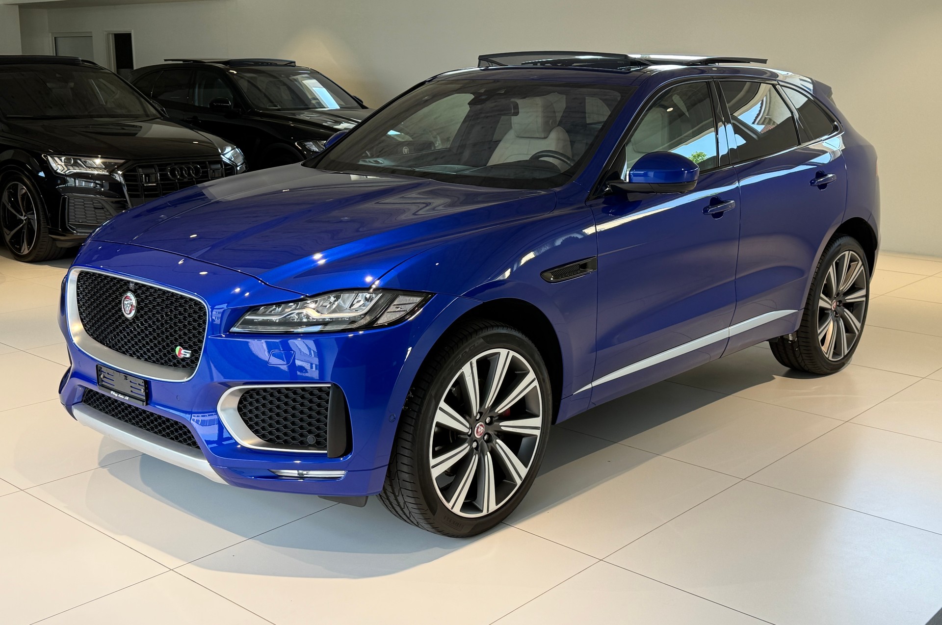 JAGUAR F-Pace 3.0 V6 S AWD Automatik ***1. Hand CH-Fz.***Panoramadach***Sonderlackierung***NP. Fr. 109'900.-***-image-3