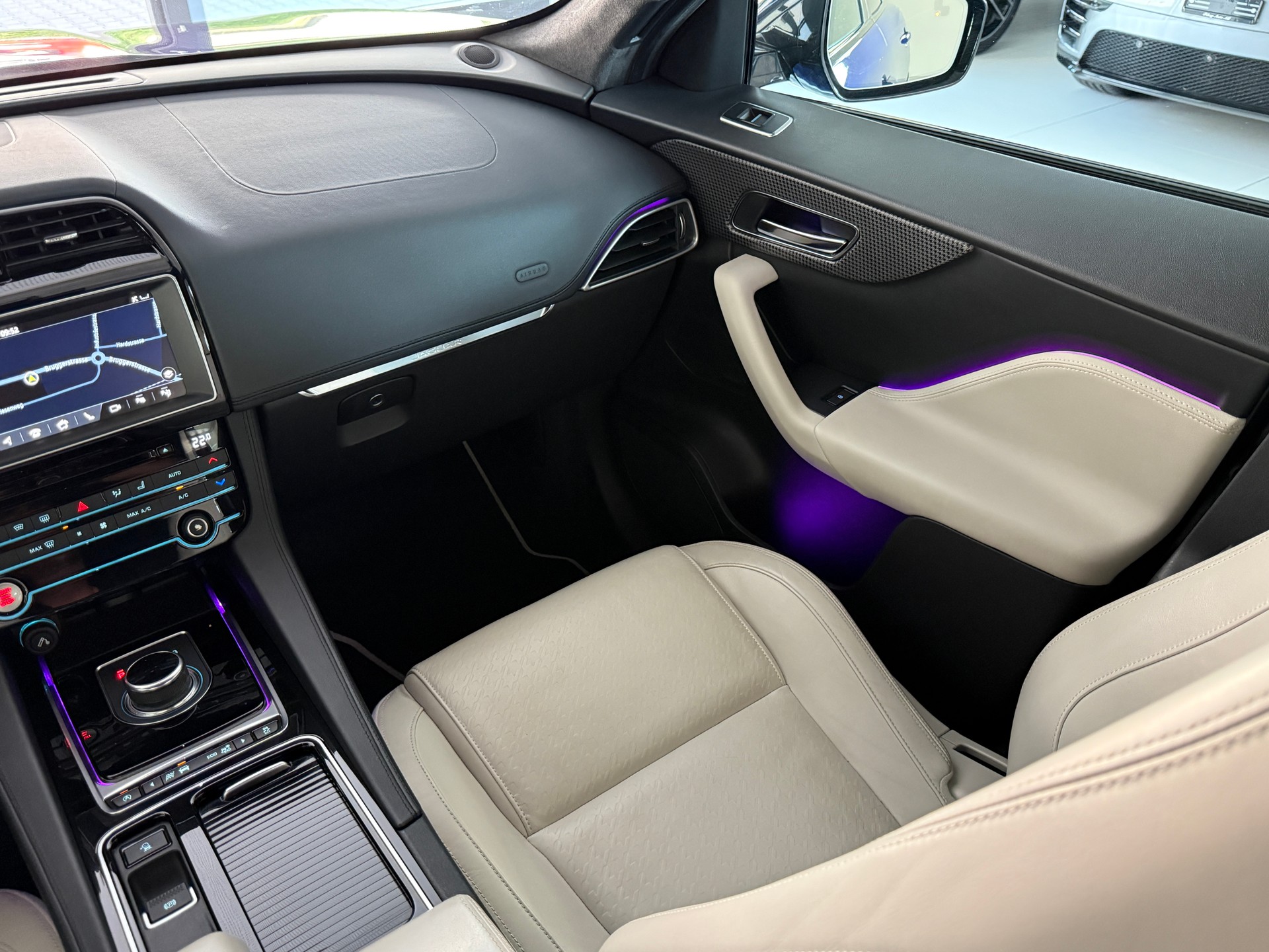 JAGUAR F-Pace 3.0 V6 S AWD Automatik ***1. Hand CH-Fz.***Panoramadach***Sonderlackierung***NP. Fr. 109'900.-***-image-18