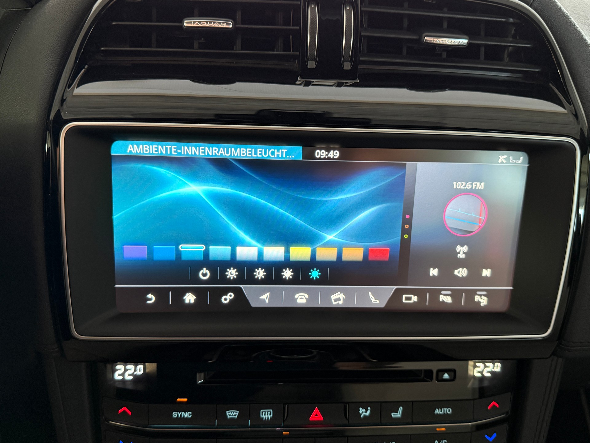 JAGUAR F-Pace 3.0 V6 S AWD Automatik ***1. Hand CH-Fz.***Panoramadach***Sonderlackierung***NP. Fr. 109'900.-***-image-33