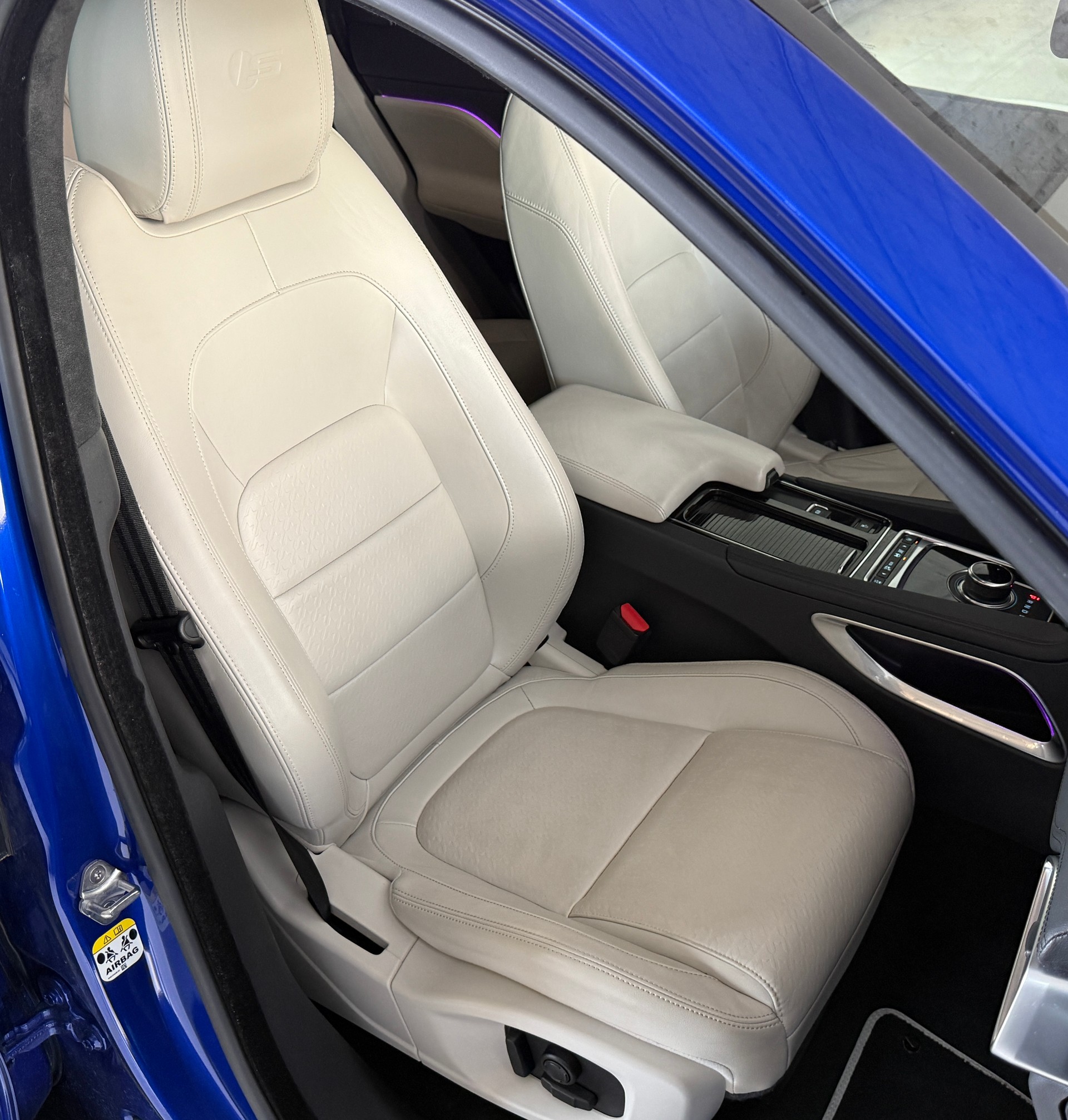 JAGUAR F-Pace 3.0 V6 S AWD Automatik ***1. Hand CH-Fz.***Panoramadach***Sonderlackierung***NP. Fr. 109'900.-***-image-45