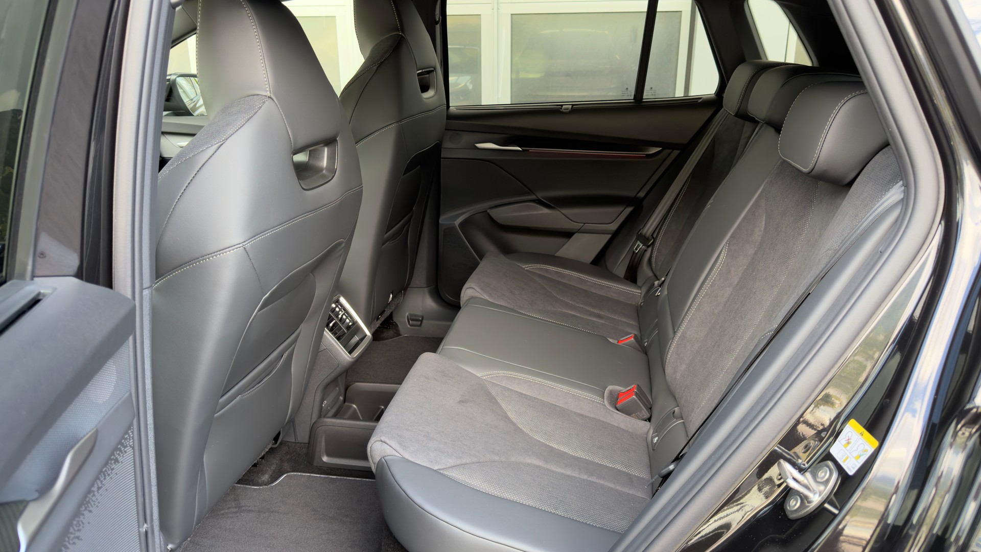 SKODA Elroq Sportline 85 4x4-image-7