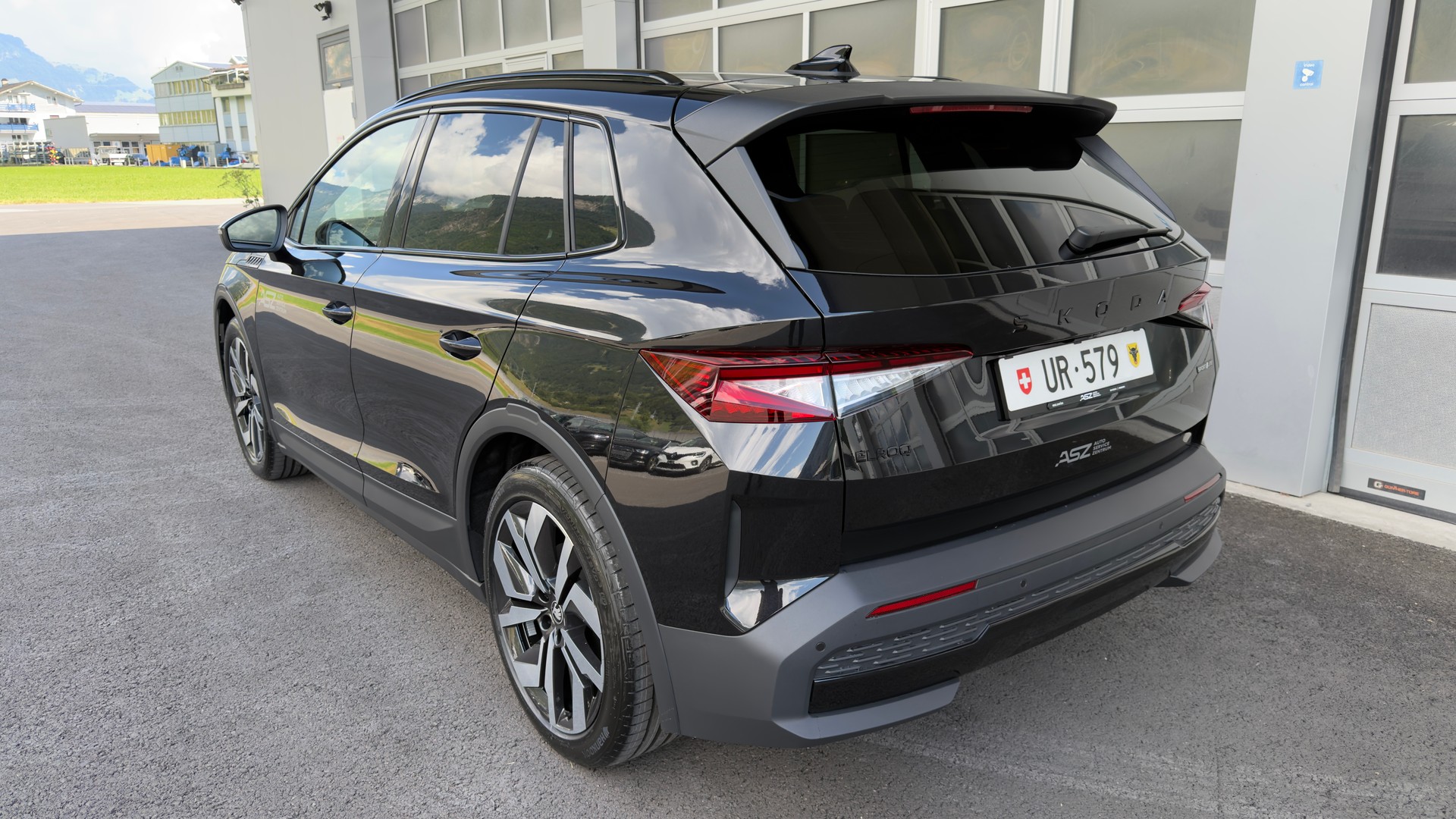 SKODA Elroq Sportline 85 4x4-image-1
