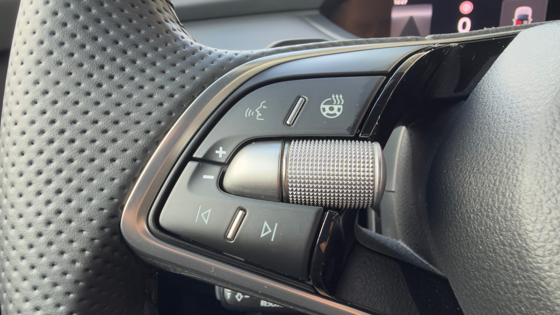 SKODA Elroq Sportline 85 4x4-image-6