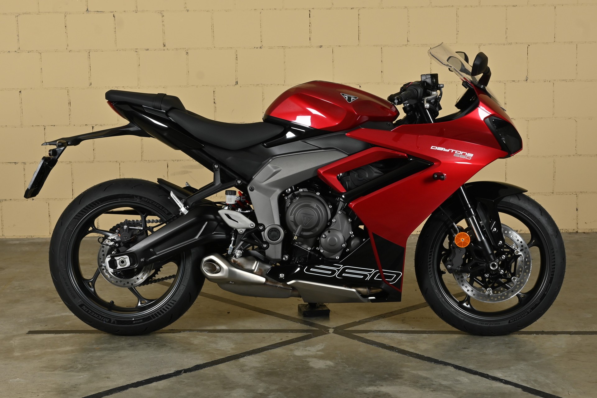 TRIUMPH Daytona 660