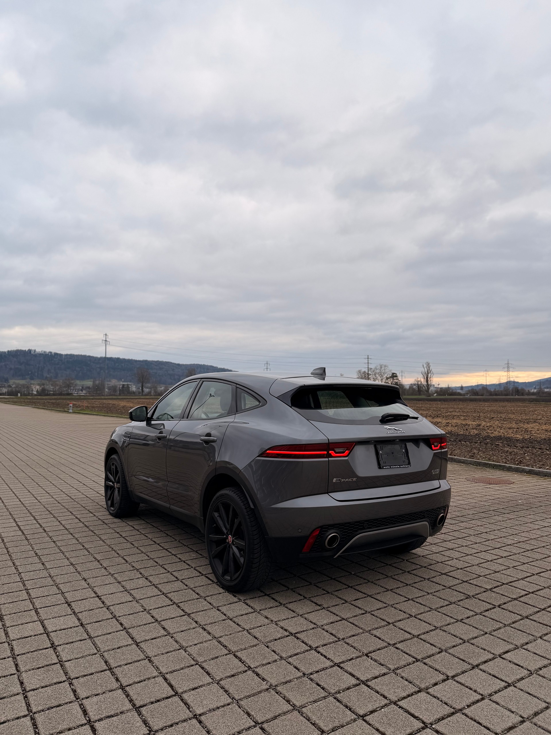 JAGUAR E-Pace 2.0d D150 S AWD Automatik-image-7