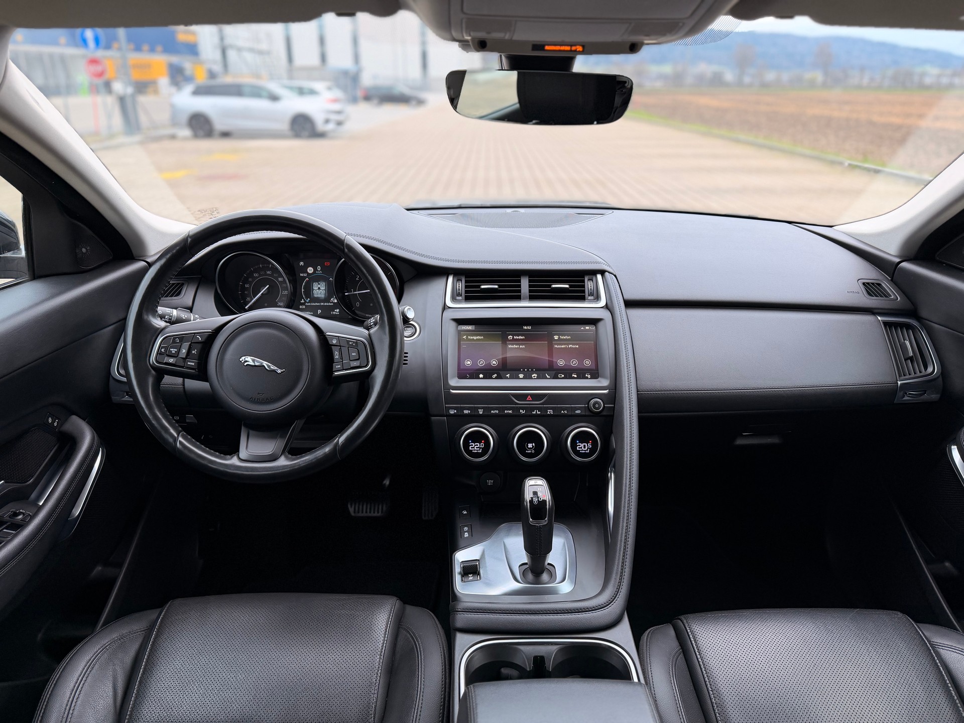 JAGUAR E-Pace 2.0d D150 S AWD Automatik-image-10
