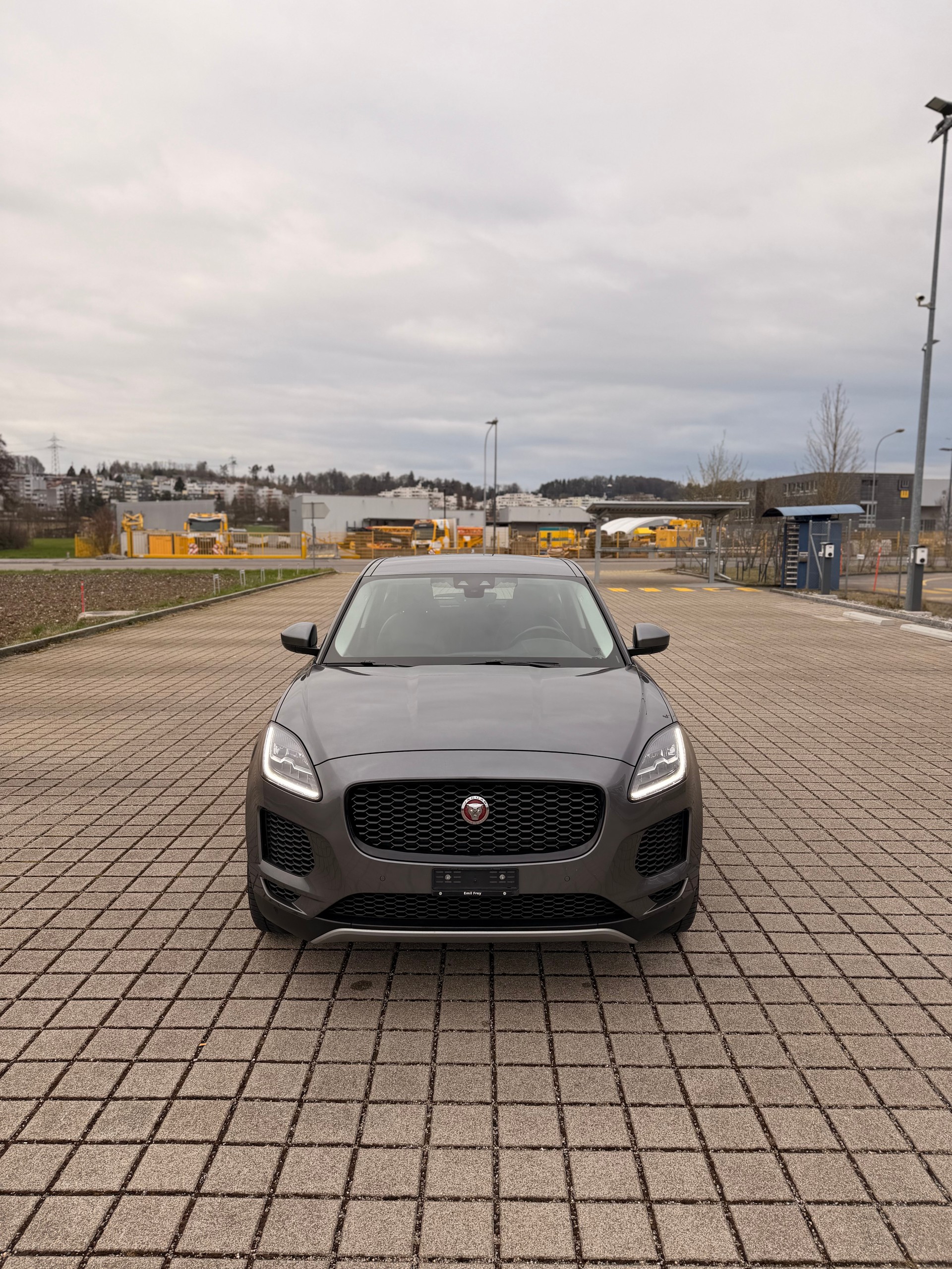 JAGUAR E-Pace 2.0d D150 S AWD Automatik-image-1