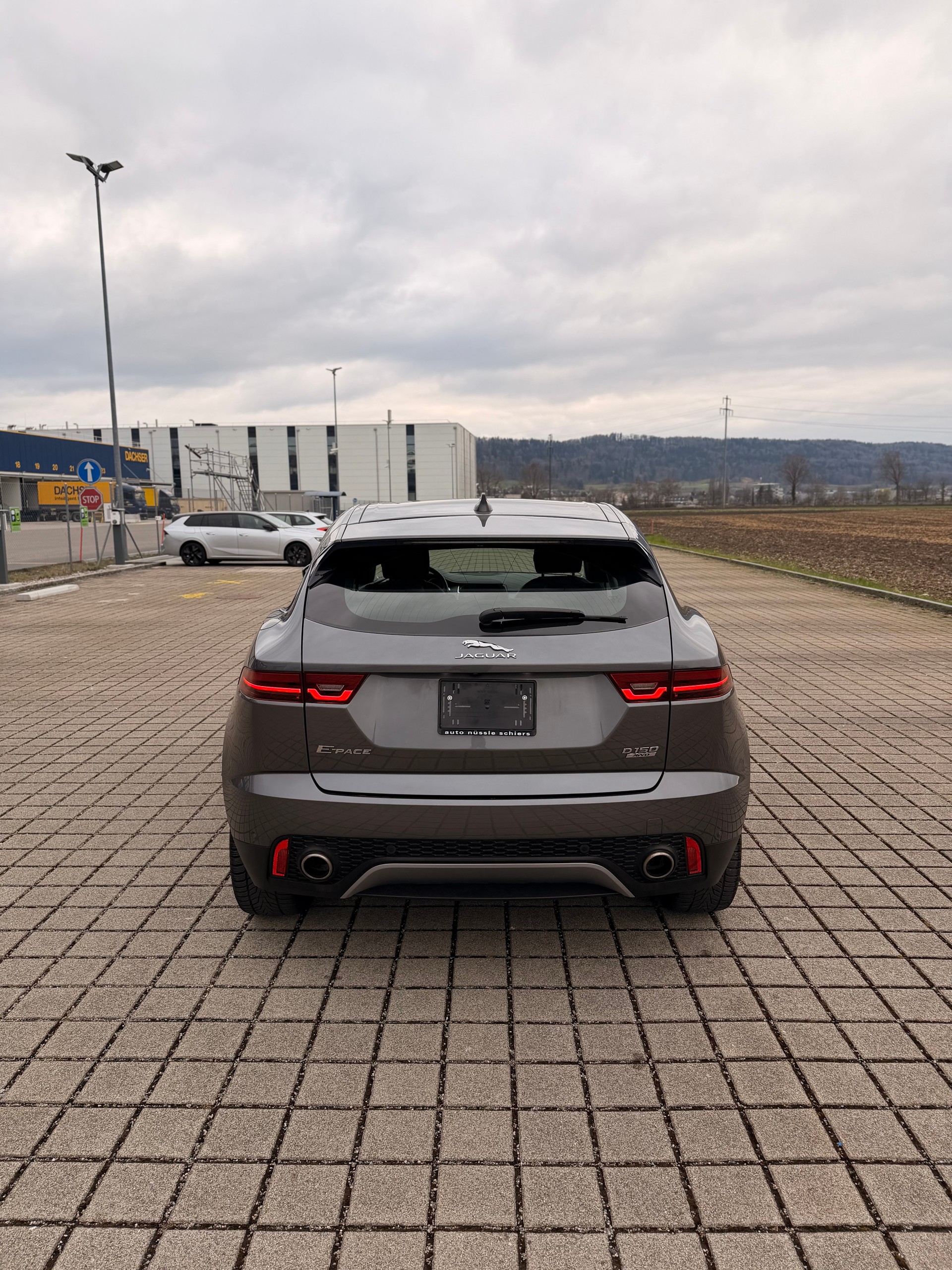 JAGUAR E-Pace 2.0d D150 S AWD Automatik-image-6